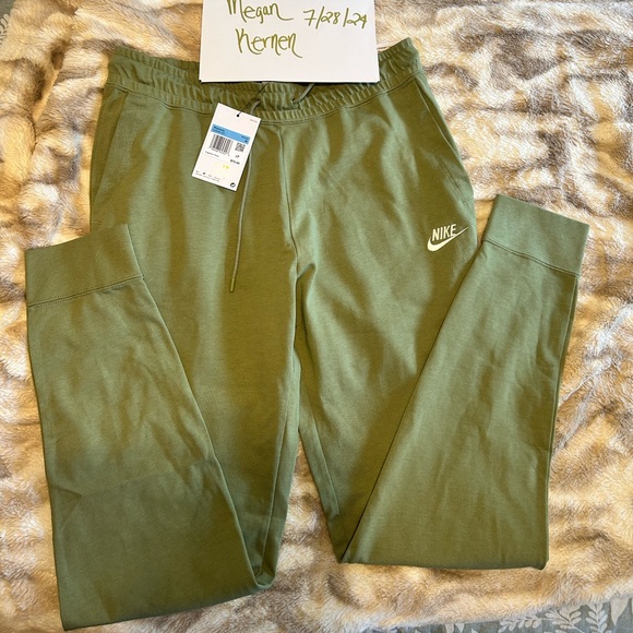 BNWT Nike women’s sweatpants - Picture 1 of 1